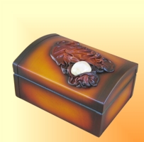 Kufry z aplikacją z kamieniem